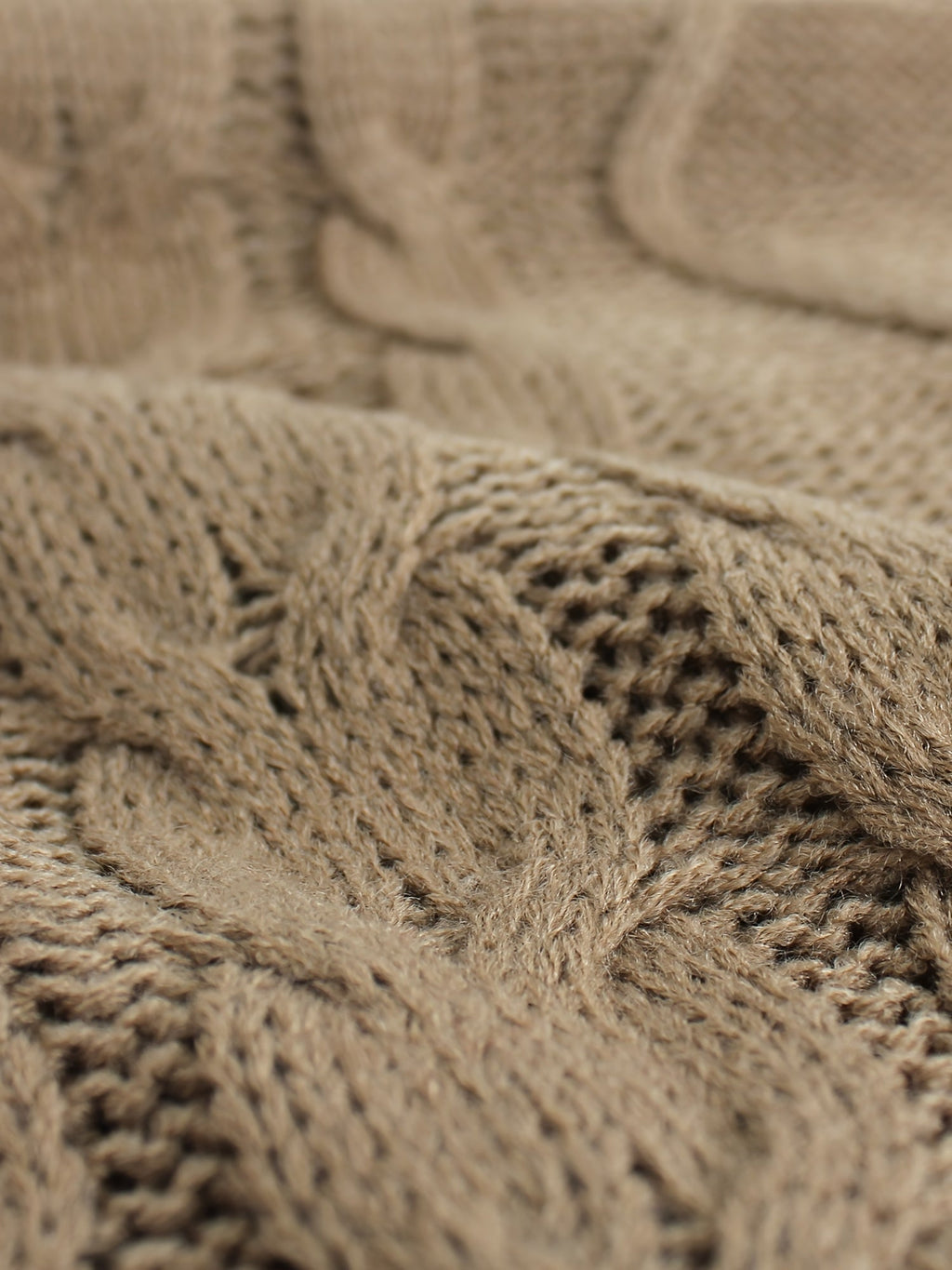 Luella – Chunky Cable-Stitch Pullover Vest for Women