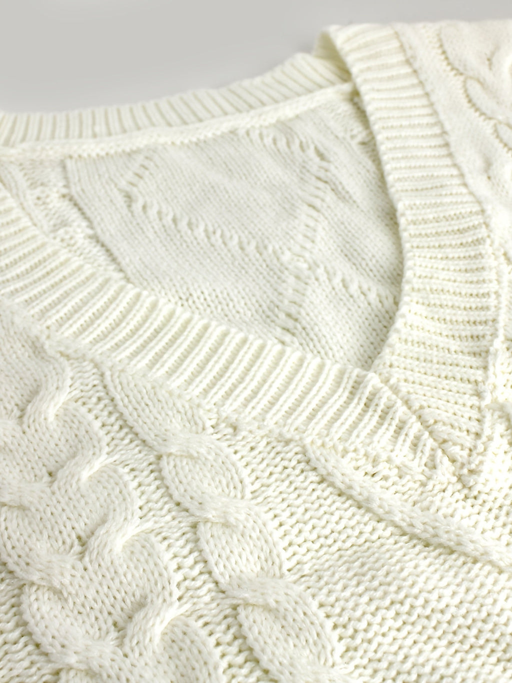 Luella – Chunky Cable-Stitch Pullover Vest for Women
