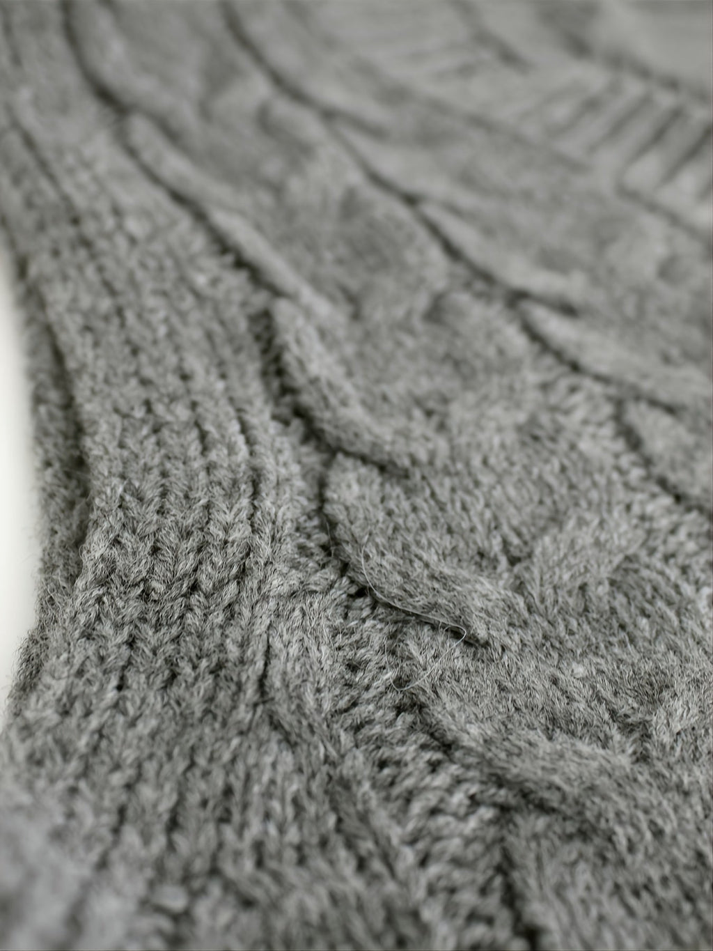 Luella – Chunky Cable-Stitch Pullover Vest for Women