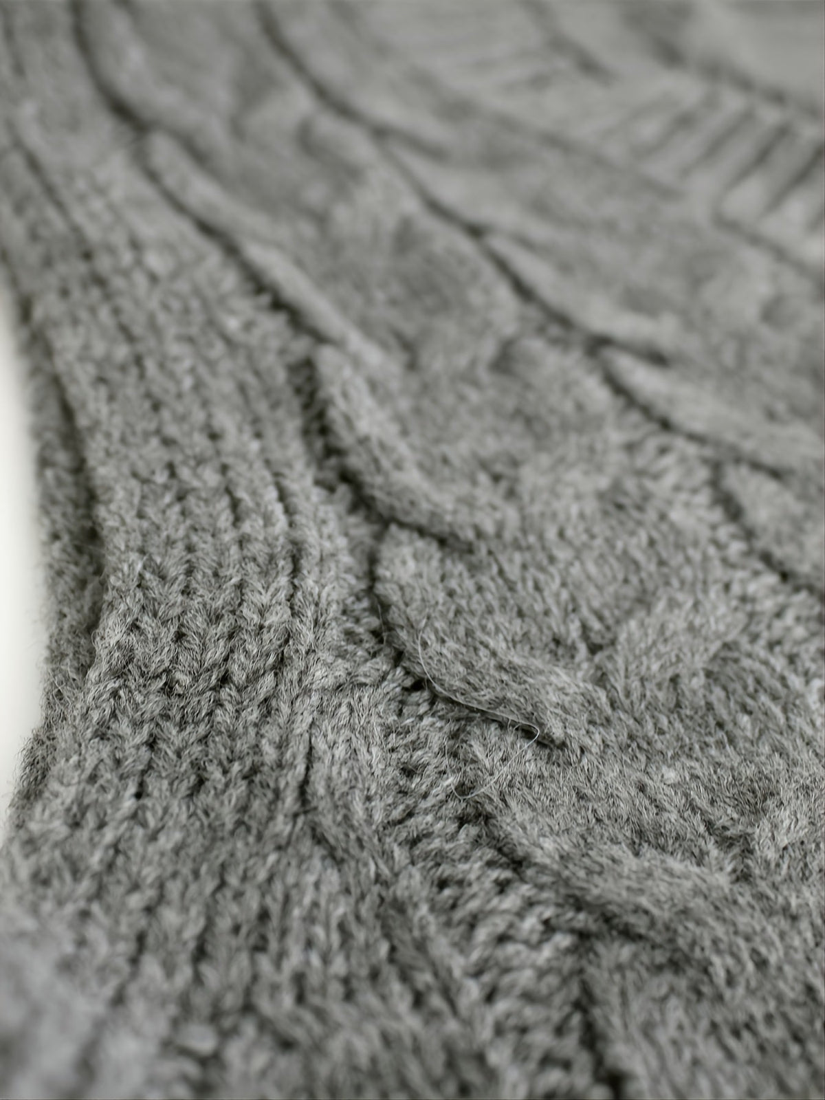 Luella – Chunky Cable-Stitch Pullover Vest for Women