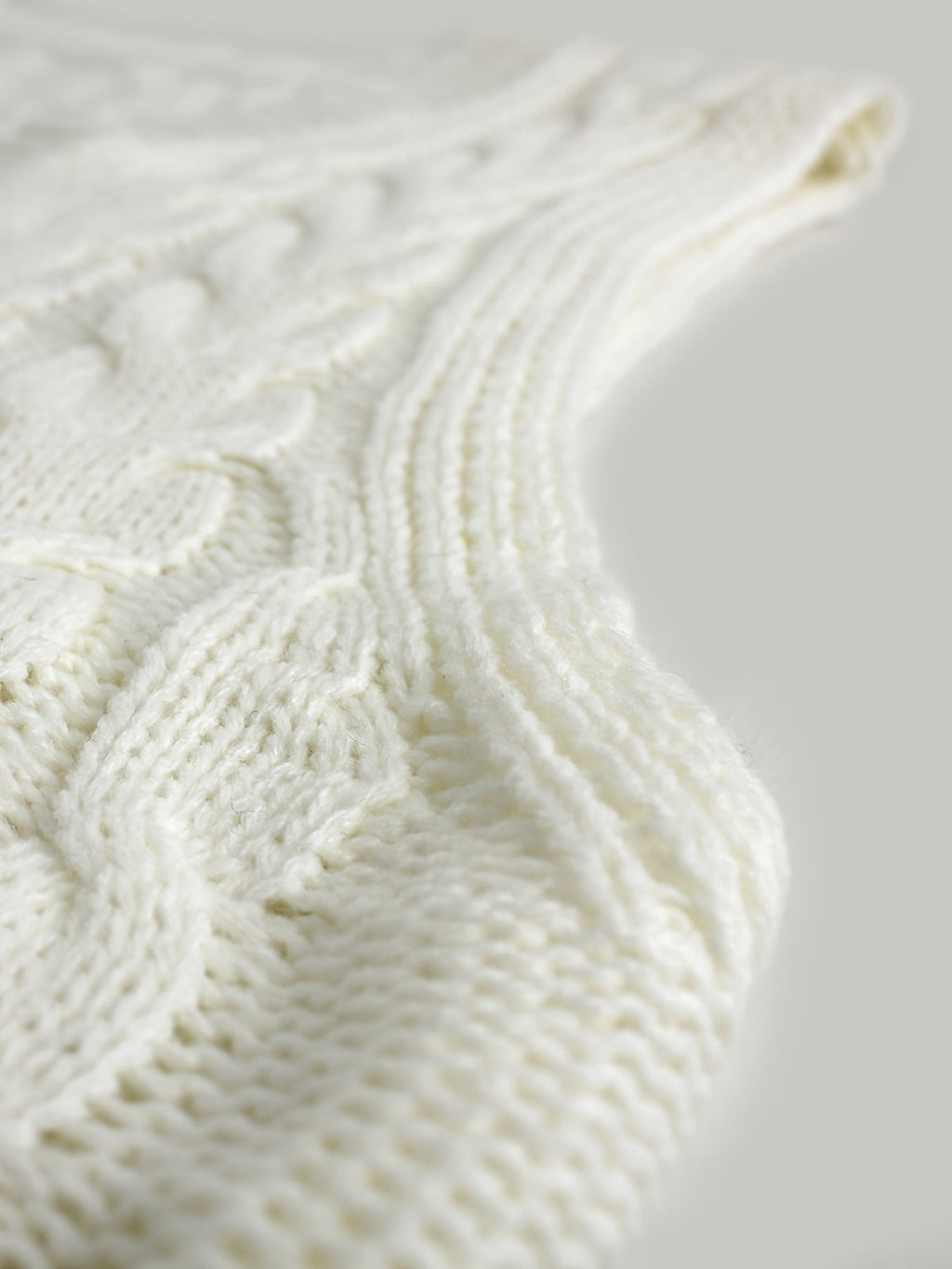 Luella – Chunky Cable-Stitch Pullover Vest for Women