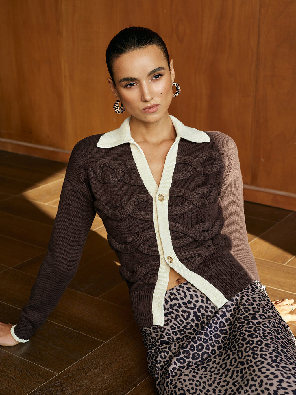 Emeline – Cropped Cardigan with Contrast Collar for Women