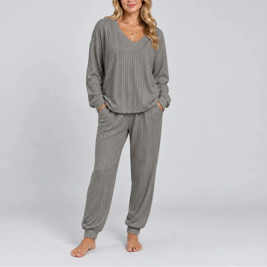 Robin – V-Neck Ribbed Jogger Set for Women