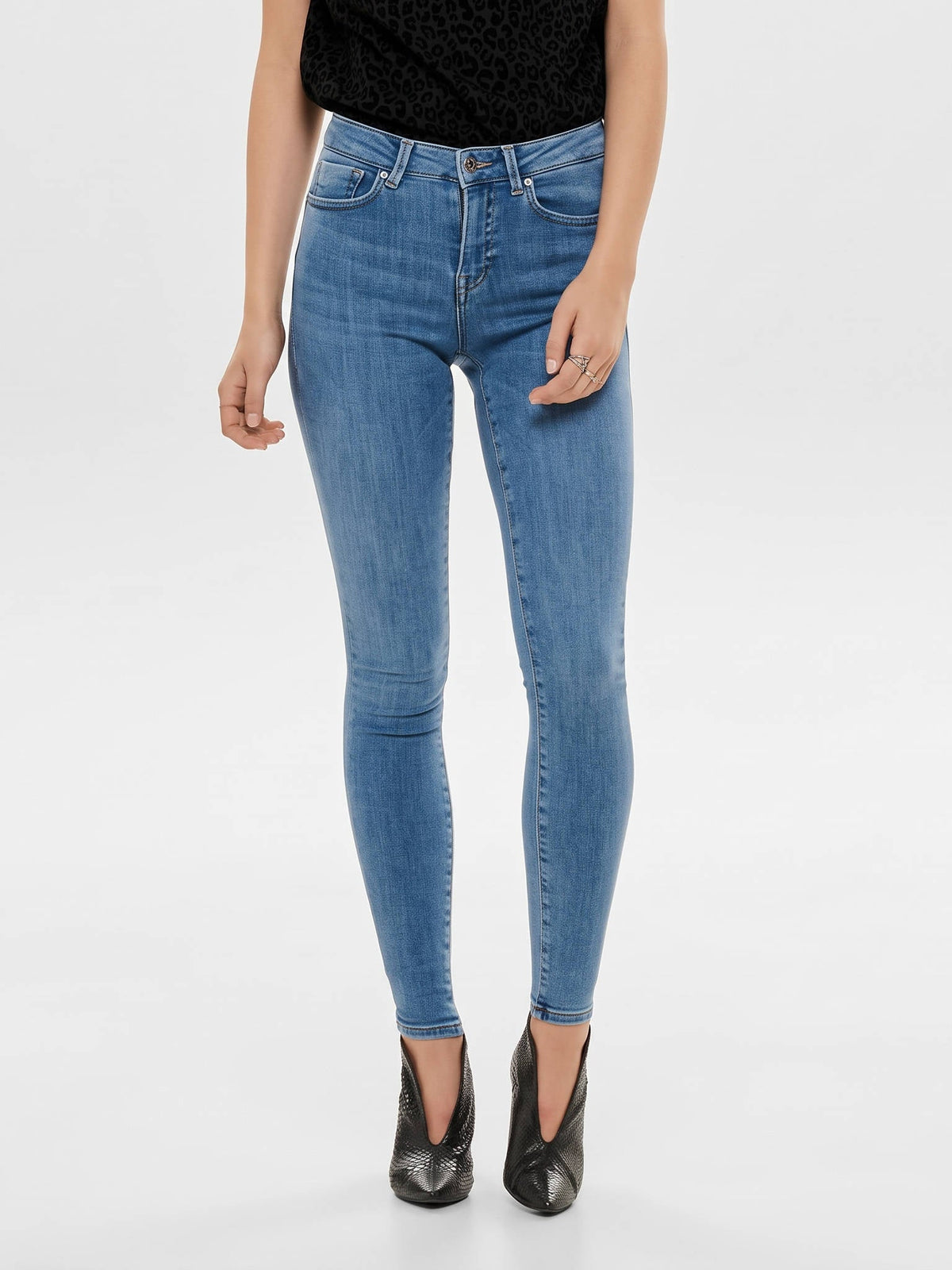 Sharon – Wide-Leg Trouser Jeans with Pressed Crease for Women