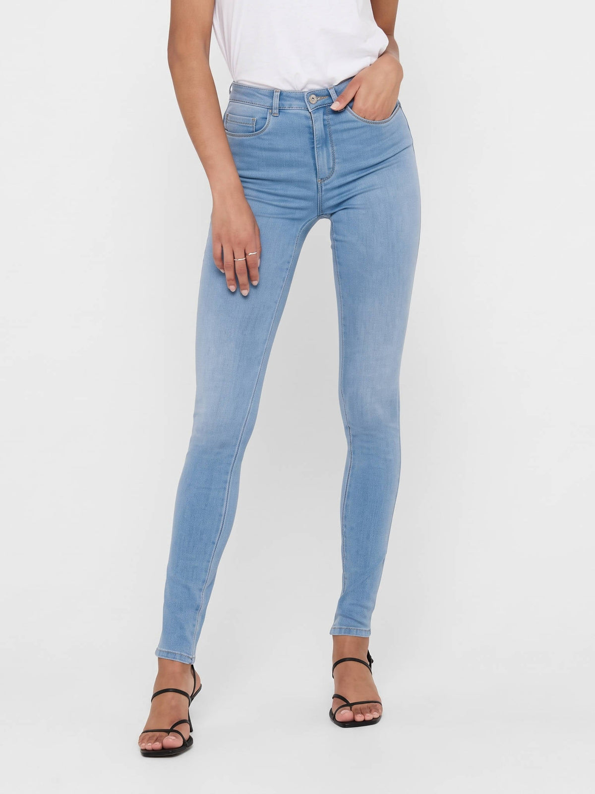 Sharon – Wide-Leg Trouser Jeans with Pressed Crease for Women