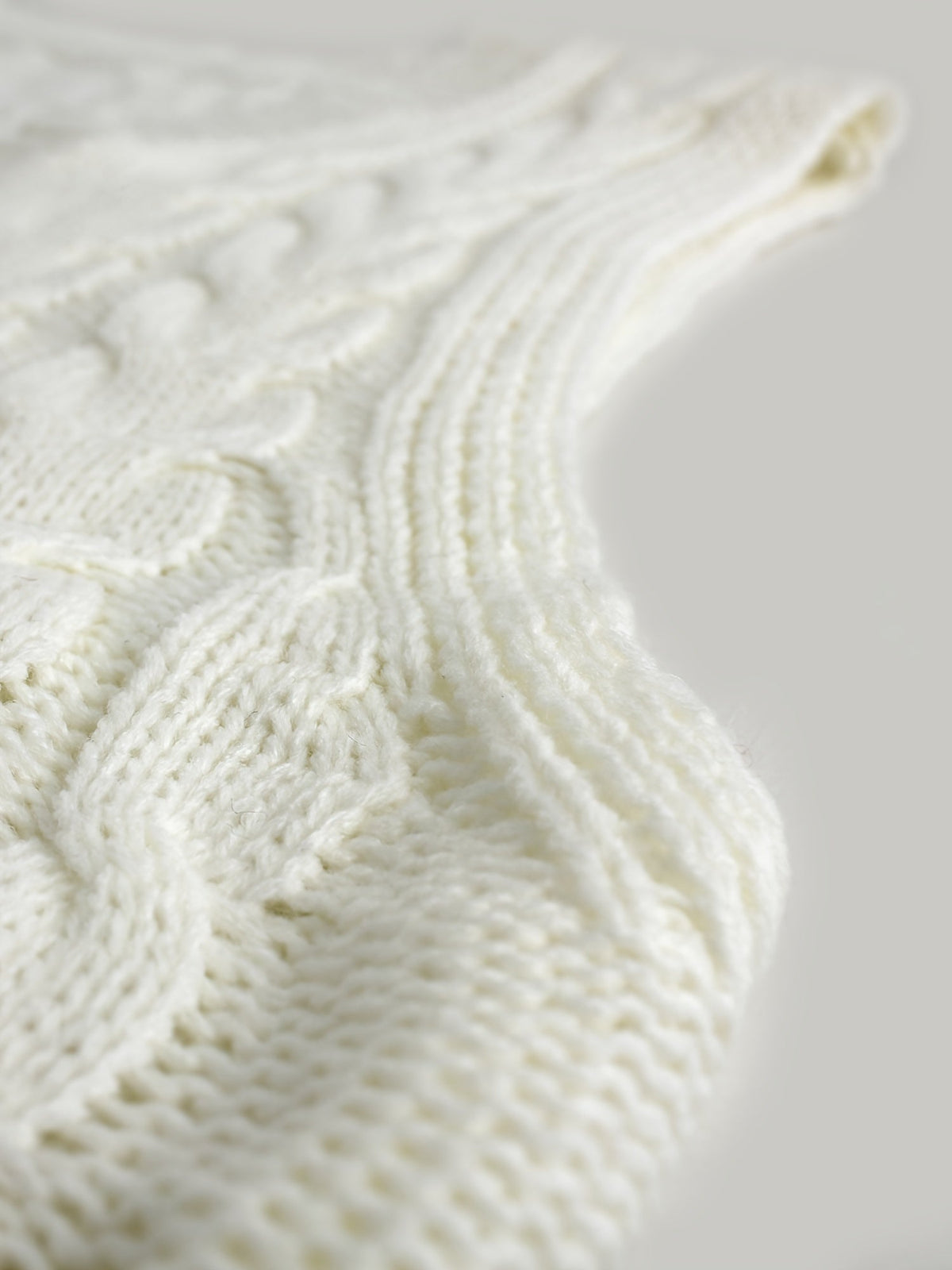 Luella – Chunky Cable-Stitch Pullover Vest for Women
