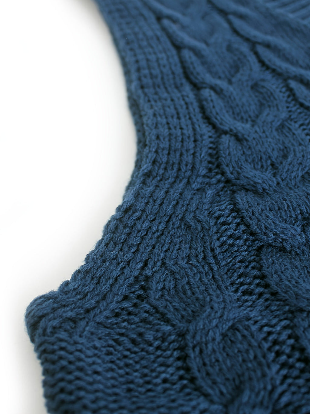 Luella – Chunky Cable-Stitch Pullover Vest for Women