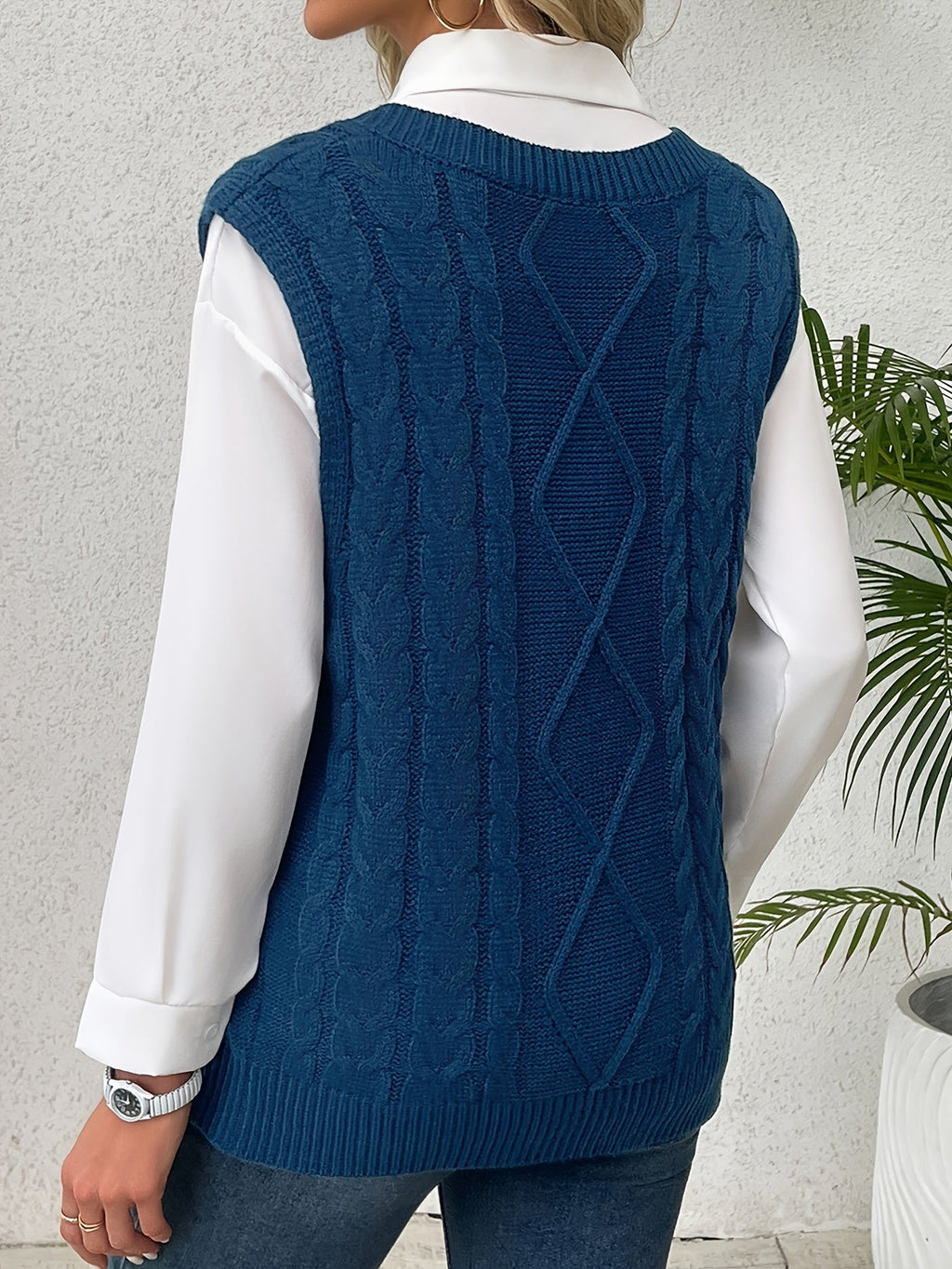 Luella – Chunky Cable-Stitch Pullover Vest for Women